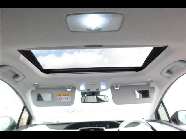 TOYOTA PRIUS 4WD 2017 Image 31