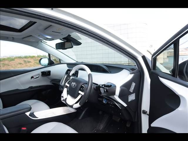 TOYOTA PRIUS 4WD 2017 Image 31