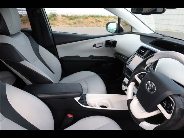 TOYOTA PRIUS 4WD 2017 Image 31