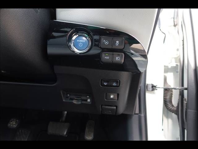 TOYOTA PRIUS 4WD 2017 Image 31