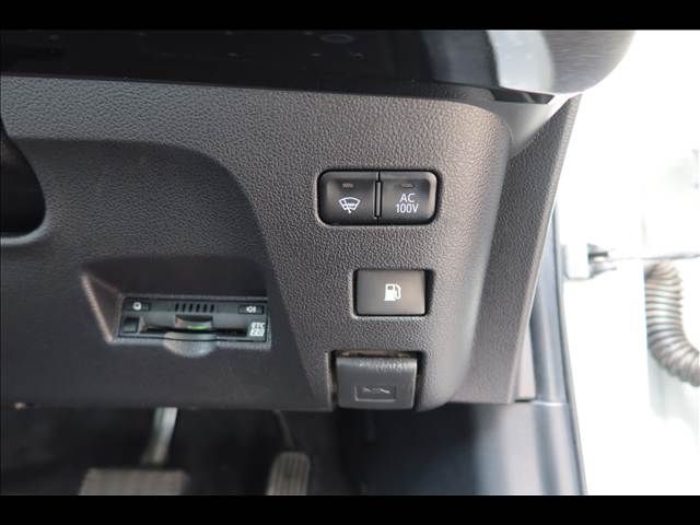 TOYOTA PRIUS 4WD 2017 Image 31