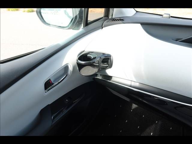 TOYOTA PRIUS 4WD 2017 Image 31