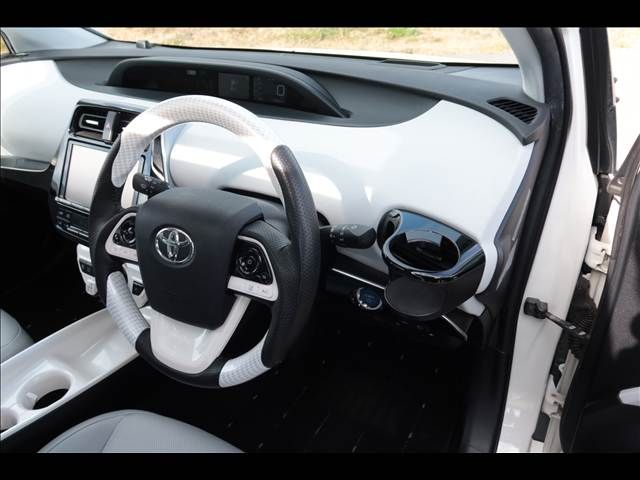 TOYOTA PRIUS 4WD 2017 Image 31