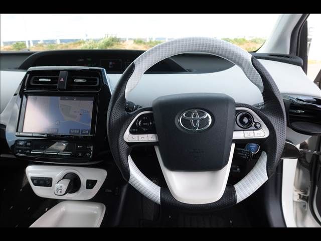 TOYOTA PRIUS 4WD 2017 Image 31