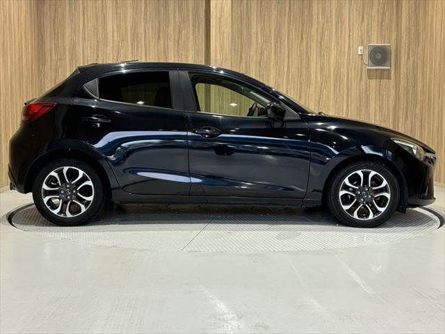 MAZDA DEMIO 2014 Image 31