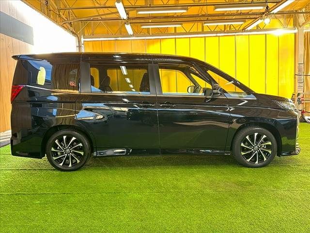 TOYOTA NOAH HYBRID 2023 Image 31