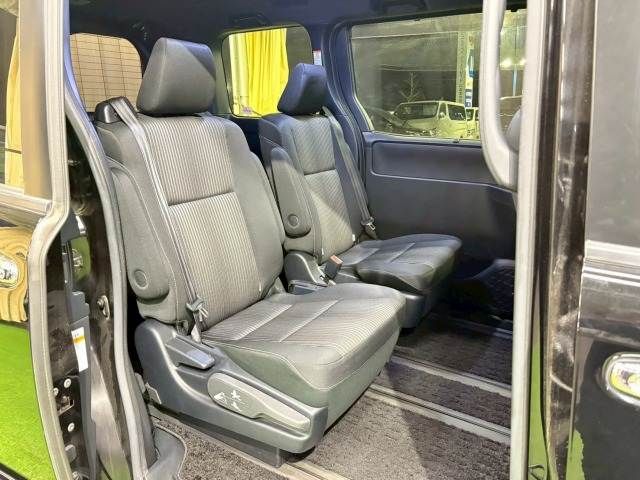 TOYOTA VOXY HYBRID 2019 Image 31