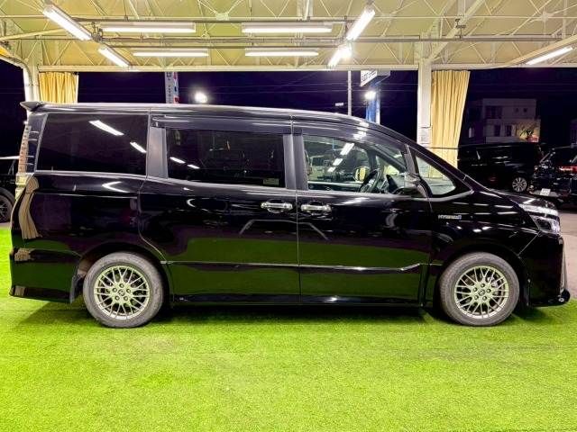 TOYOTA VOXY HYBRID 2019 Image 31