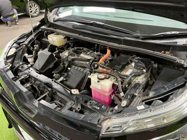 TOYOTA VOXY HYBRID 2019 Image 31