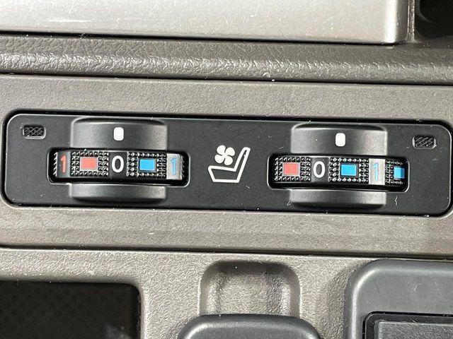 TOYOTA LANDCRUISER PRADO 2019 Image 31