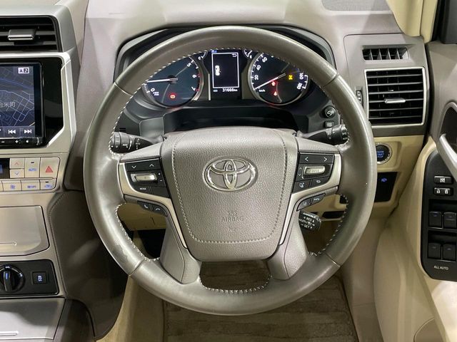 TOYOTA LANDCRUISER PRADO 2019 Image 31