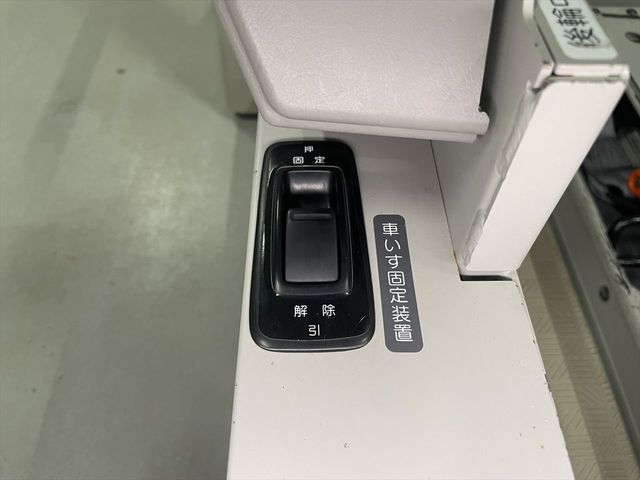 NISSAN SERENA  S-HYBRID 2017 Image 31