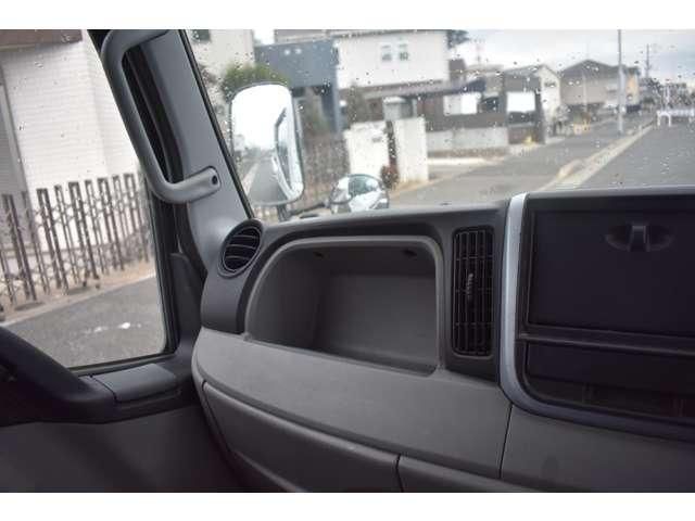 MITSUBISHI CANTER 2017 Image 31