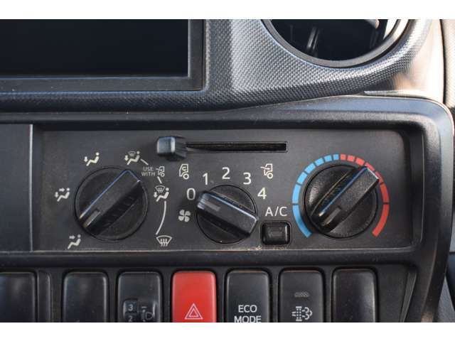 HINO DUTRO 2013 Image 31