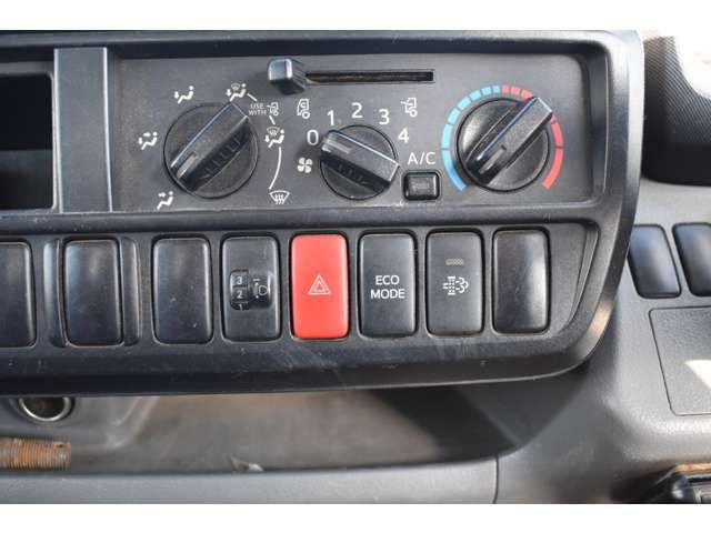 HINO DUTRO 2013 Image 31