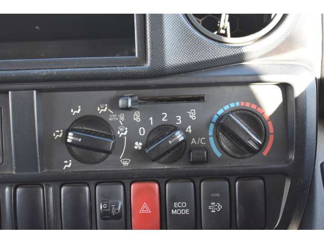 TOYOTA DYNA 2013 Image 31