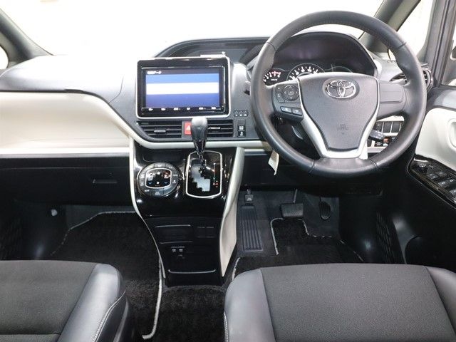 TOYOTA NOAH 2018 Image 31