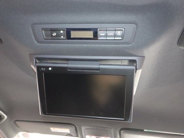 TOYOTA NOAH 2018 Image 31