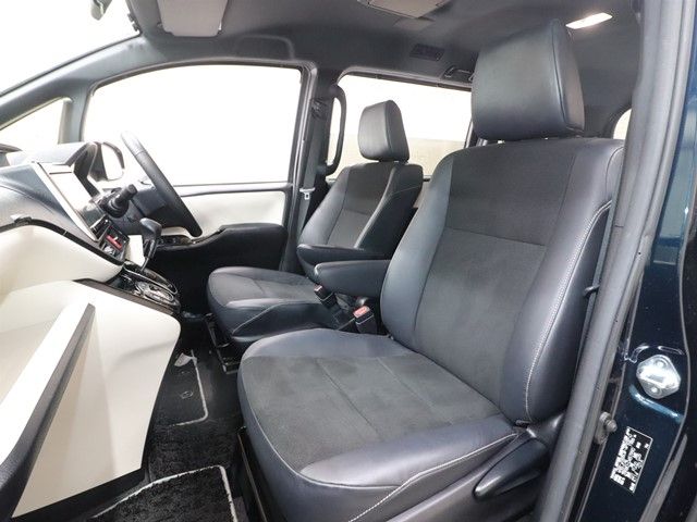 TOYOTA NOAH 2018 Image 31