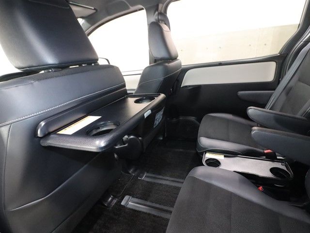 TOYOTA NOAH 2018 Image 31