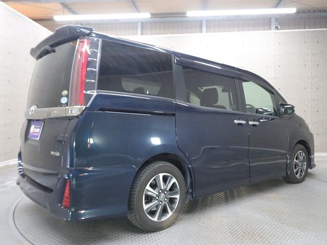 TOYOTA NOAH 2018 Image 31