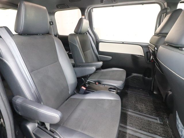TOYOTA NOAH 2018 Image 31
