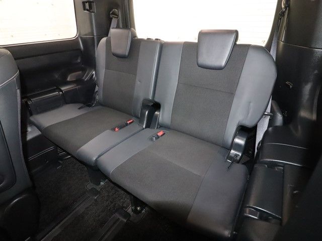 TOYOTA NOAH 2018 Image 31
