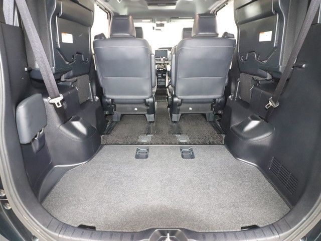TOYOTA NOAH 2018 Image 31