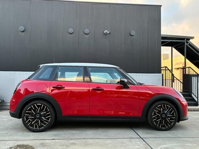 BMW MINI COOPER 5DOOR 2025 Image 31