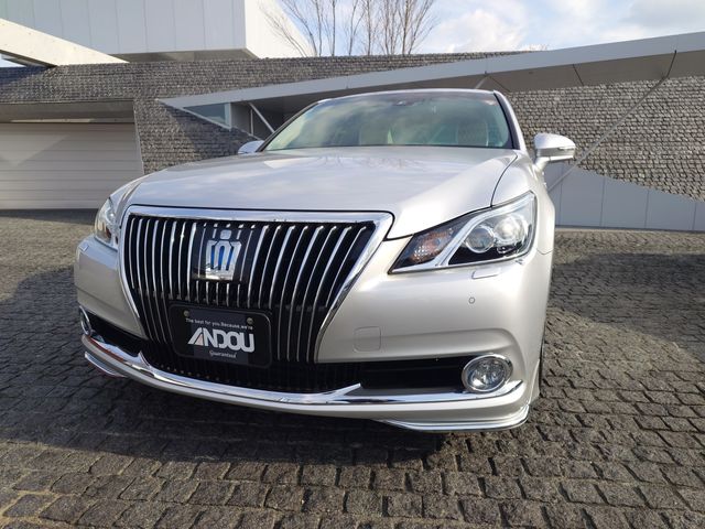 TOYOTA CROWN MAJESTA HYBRID 2018 Image 31