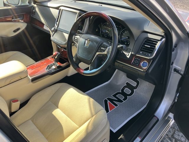 TOYOTA CROWN MAJESTA HYBRID 2018 Image 31