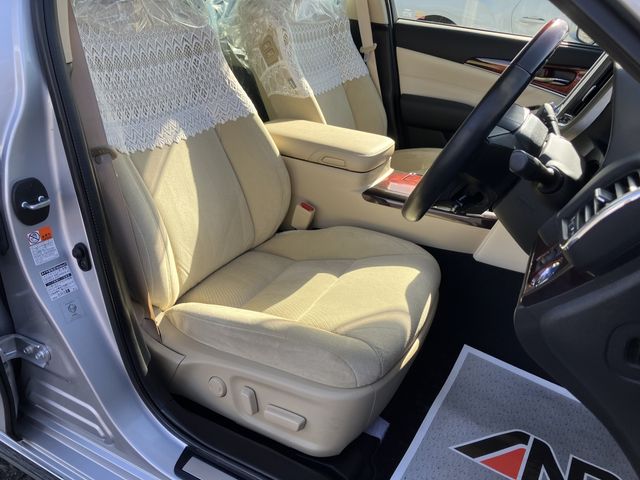 TOYOTA CROWN MAJESTA HYBRID 2018 Image 31