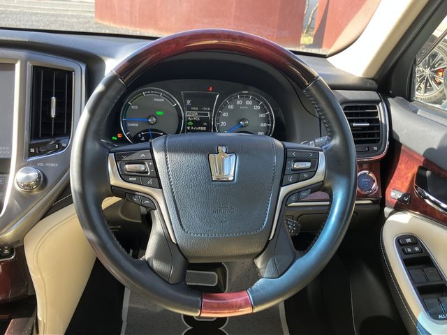 TOYOTA CROWN MAJESTA HYBRID 2018 Image 31