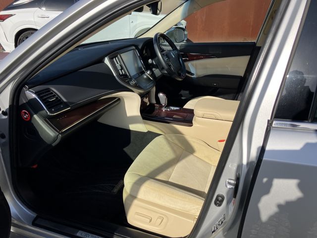 TOYOTA CROWN MAJESTA HYBRID 2018 Image 31