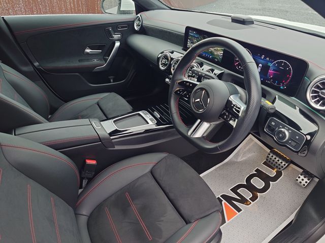 MERCEDES BENZ CLA SH 2024 Image 31