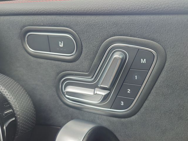 MERCEDES BENZ CLA SH 2024 Image 31