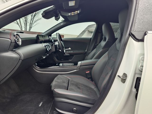 MERCEDES BENZ CLA SH 2024 Image 31