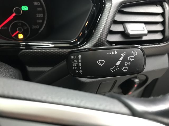 VOLKSWAGEN T-CROSS 2020 Image 31