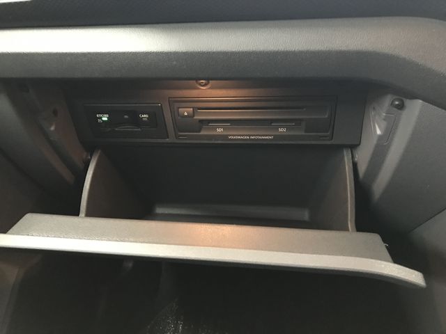 VOLKSWAGEN T-CROSS 2020 Image 31