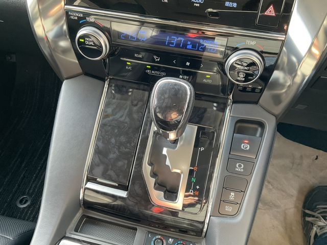 TOYOTA VELLFIRE 2018 Image 31