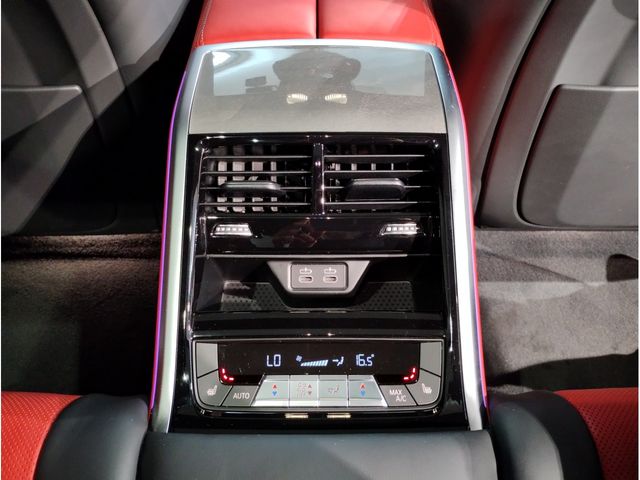 BMW 8SERIES GRAN COU 2024 Image 31