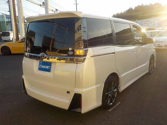 TOYOTA VOXY 2018 Image 31