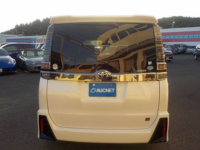 TOYOTA VOXY 2018 Image 31