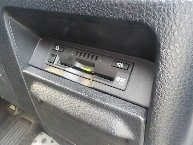 TOYOTA VOXY 2018 Image 31