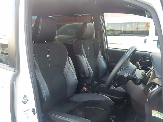 TOYOTA VOXY 2018 Image 31