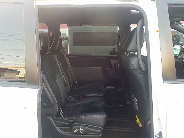 TOYOTA VOXY 2018 Image 31