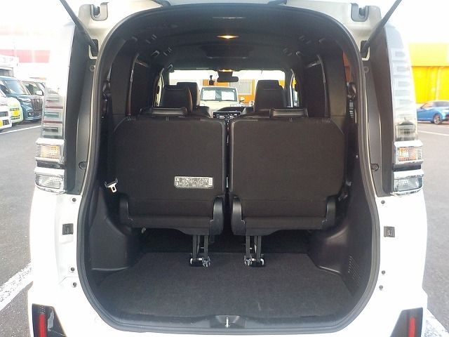 TOYOTA VOXY 2018 Image 31