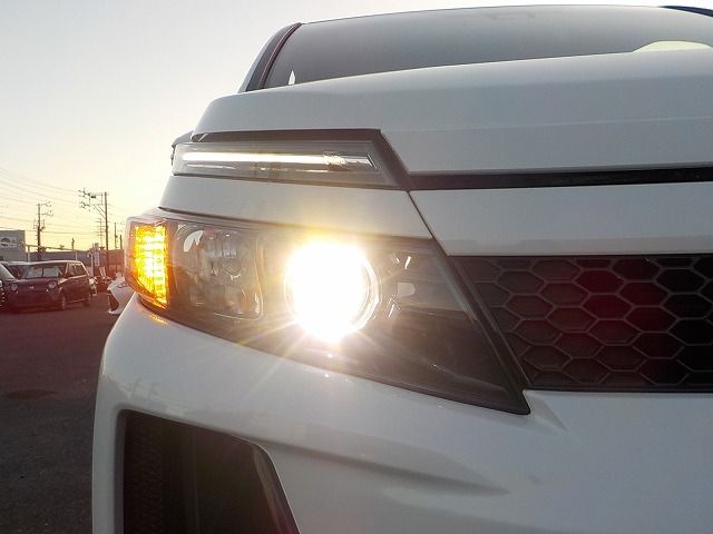 TOYOTA VOXY 2018 Image 31