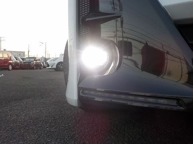 TOYOTA VOXY 2018 Image 31