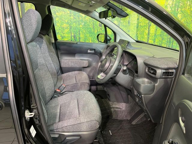 TOYOTA SIENTA HYBRID 2025 Image 31